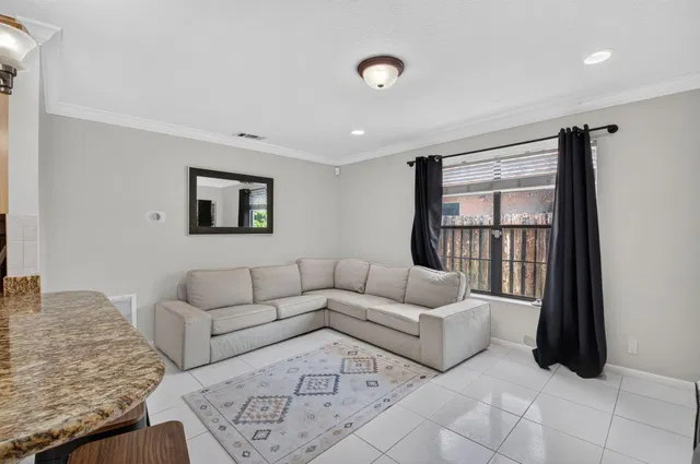 Residence photo 14