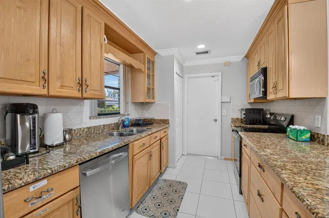 Residence photo 20