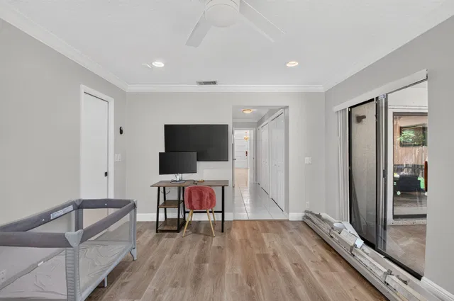 Residence photo 25
