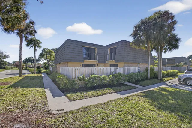 Residence photo 3