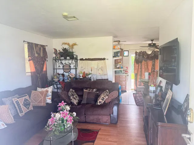  Residence photo 12