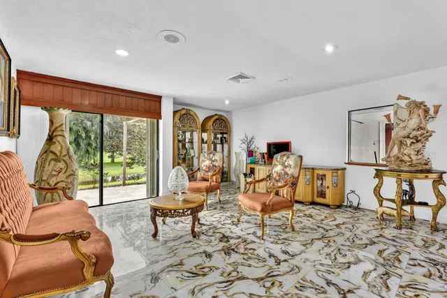 Residence photo 11