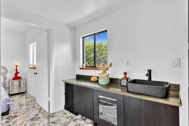 Residence photo 32
