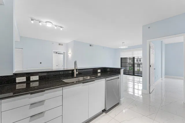 233 S Federal Boca Unit 605 photo 15