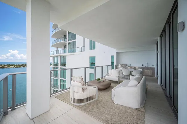Alba Palm Beach Unit 1804 photo 24