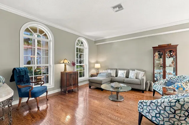  Residence photo 8