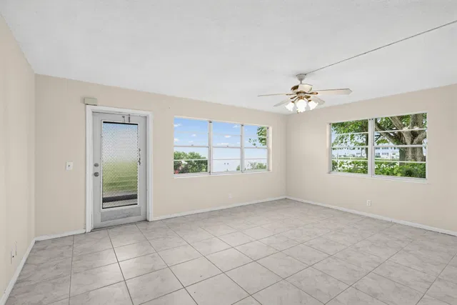 Residence photo 6