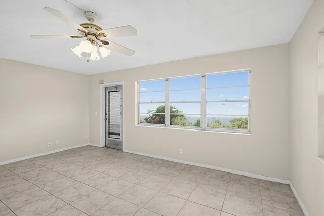 Residence photo 8