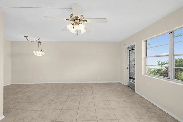 Residence photo 9