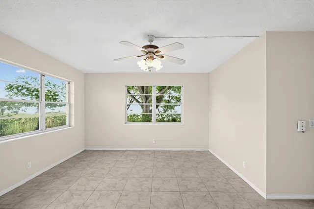 Residence photo 11