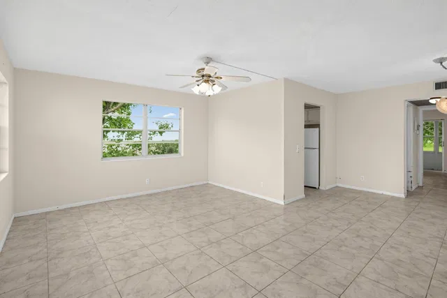 Residence photo 12