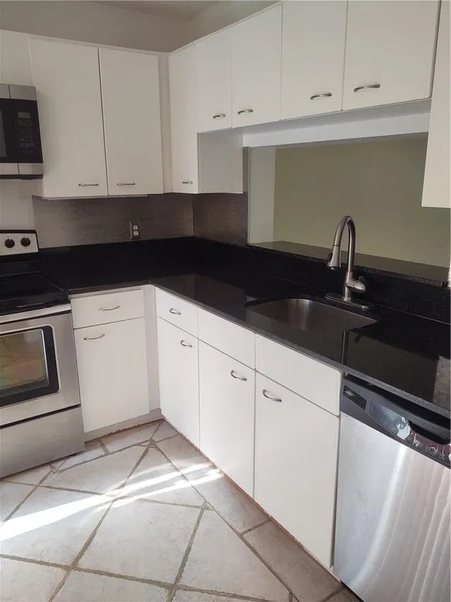 Unit 205 photo 3