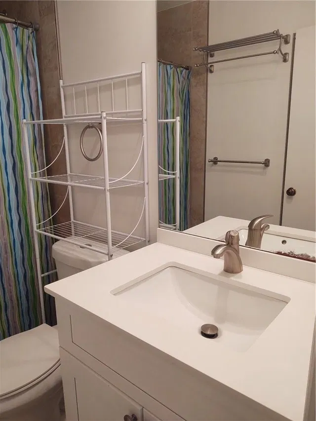 Unit 205 photo 9
