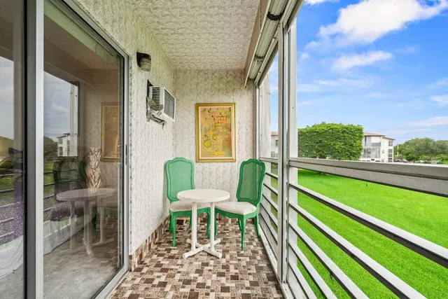 Residence photo 20