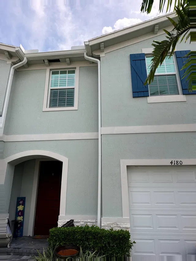 Residence photo 3