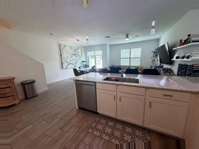 Residence photo 9