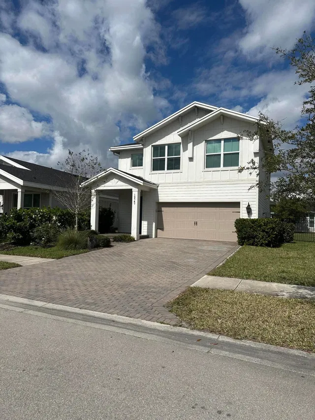 Residence photo 3