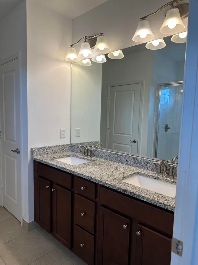 Residence photo 32