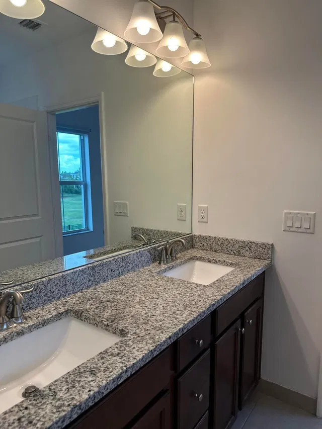Residence photo 38