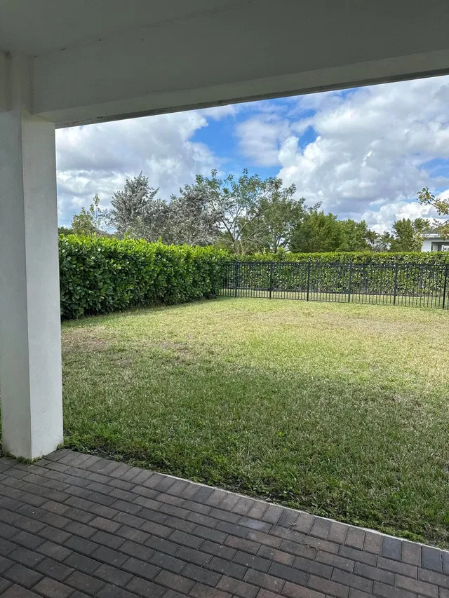Residence photo 61