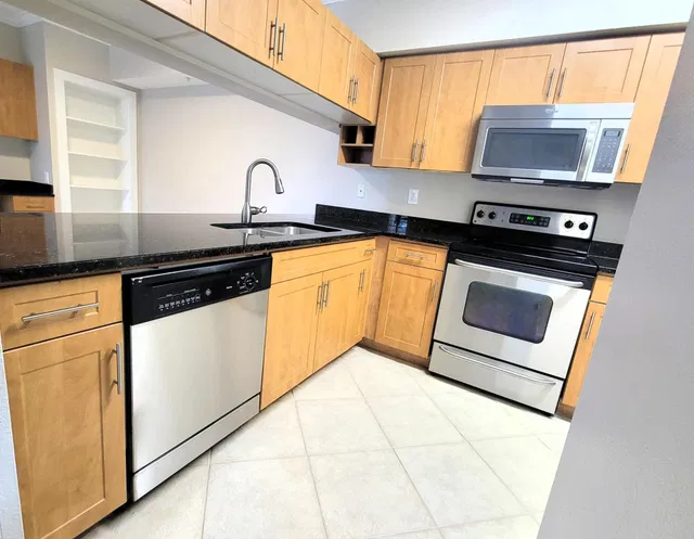 Unit 201 photo 25