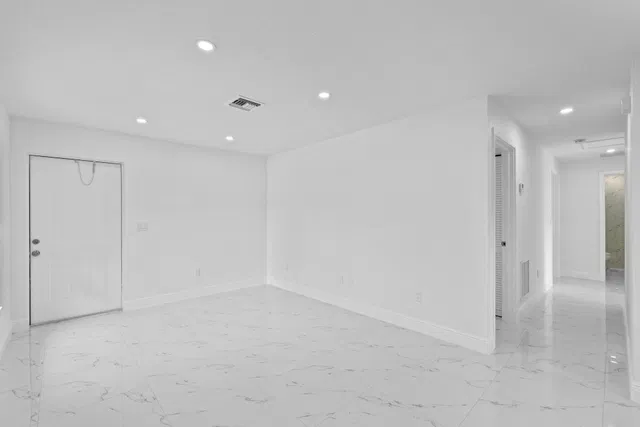  Unit B photo 4