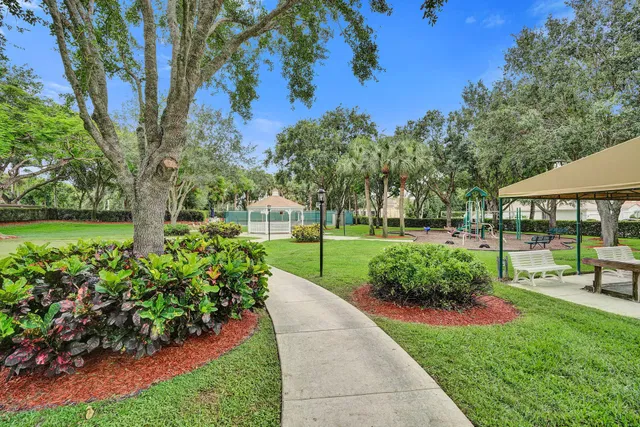 Residence photo 92