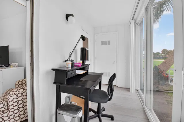 Residence photo 25