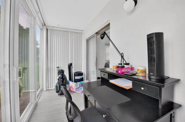 Residence photo 26