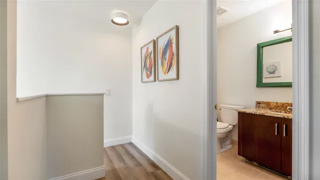 Unit 0100 photo 22