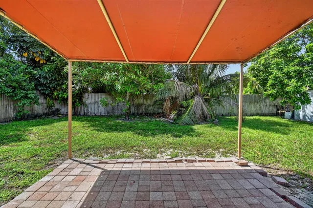 Residence photo 34