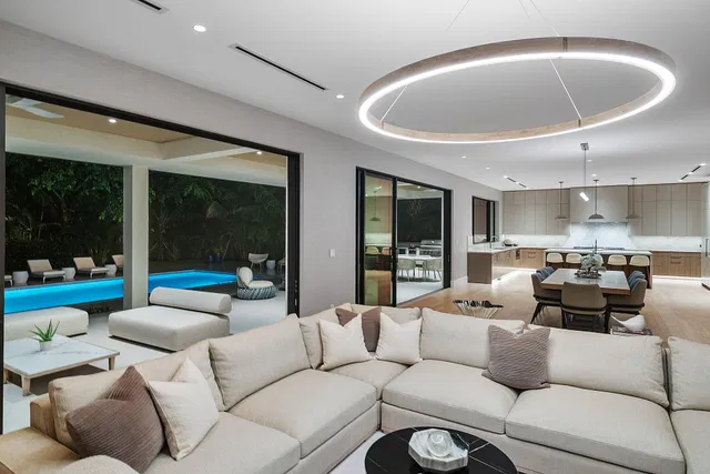 SoSo West Palm Beach Residence photo 3