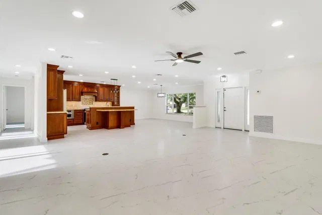 Residence photo 3