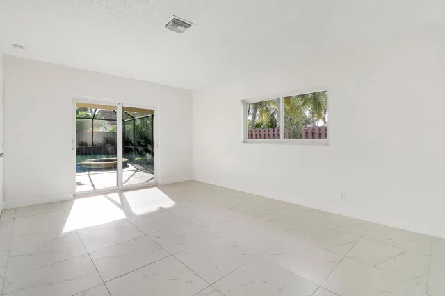 Residence photo 18