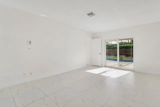 Residence photo 19