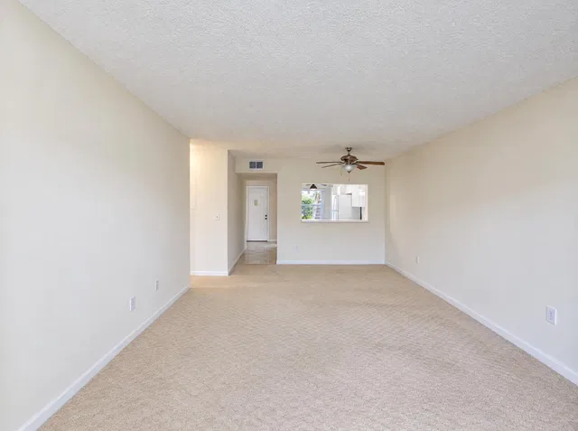 Unit 1218 photo 6