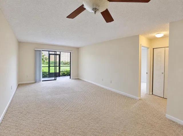 Unit 1218 photo 8