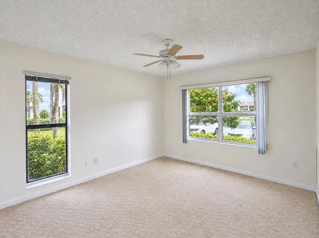 Unit 1218 photo 12