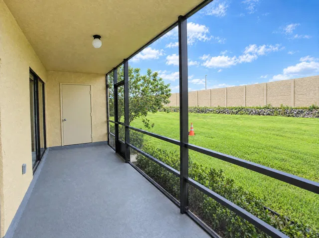 Unit 1218 photo 13