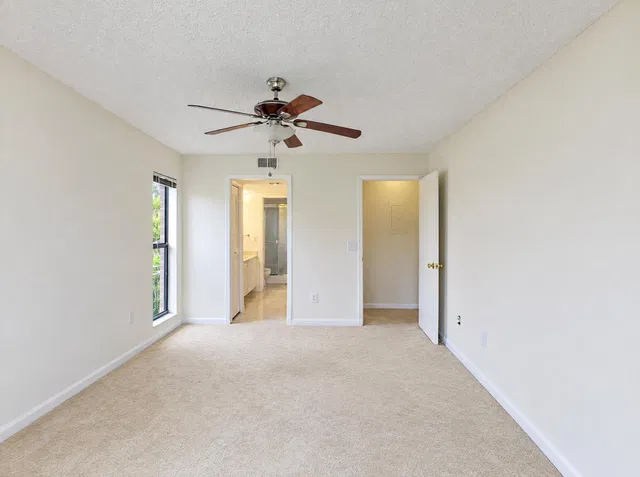 Unit 1218 photo 14