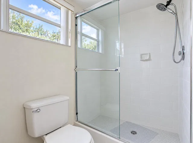 Unit 1218 photo 15