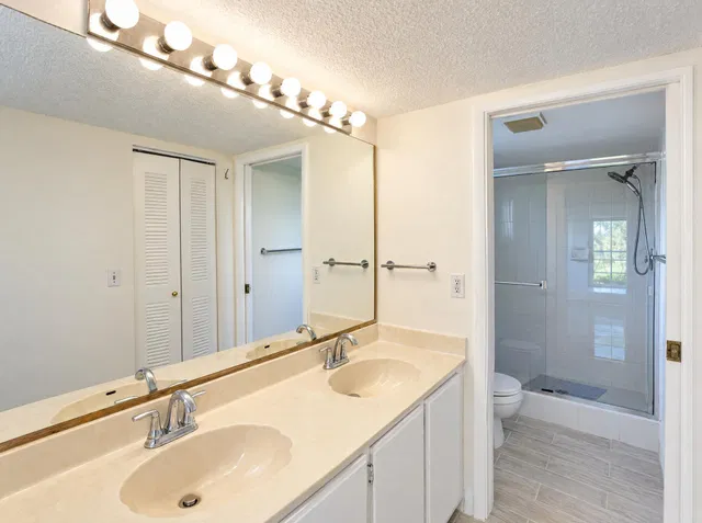 Unit 1218 photo 16