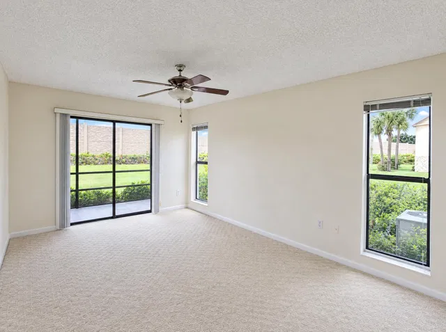Unit 1218 photo 19