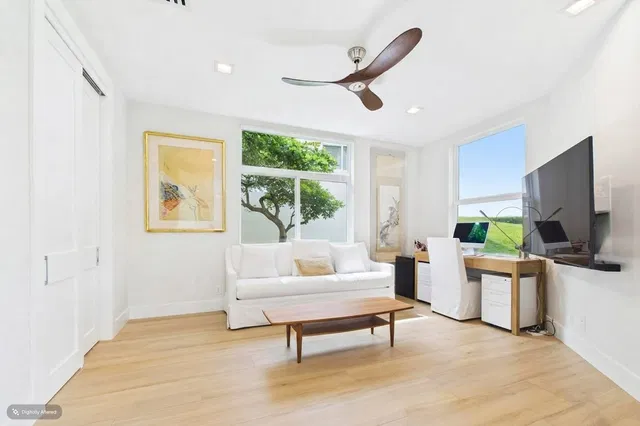 Admirals Cove Residence photo 27