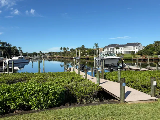 Admirals Cove Residence photo 36