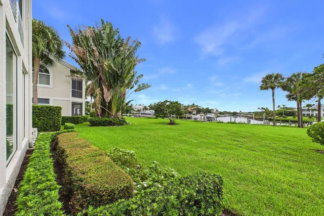 Admirals Cove Residence photo 38