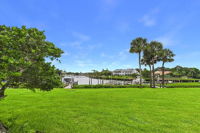 Admirals Cove Residence photo 39