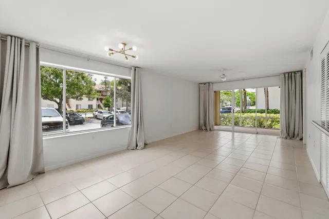 Residence photo 12