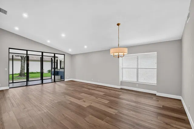  Residence photo 12