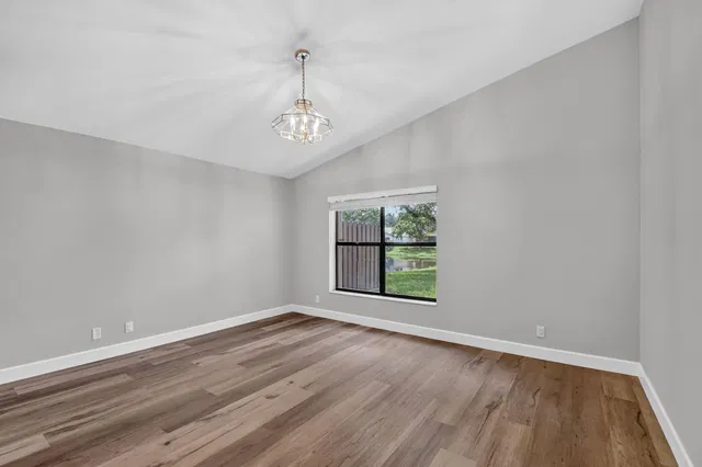  Residence photo 16